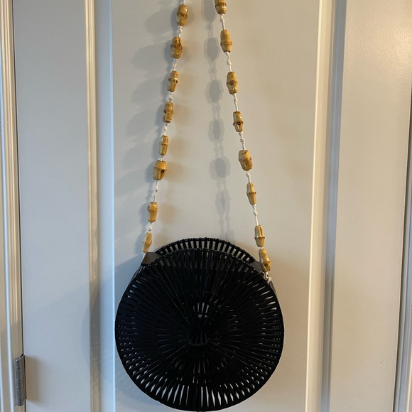 Wooden round purse with wooden beads - Picture 1 of 3